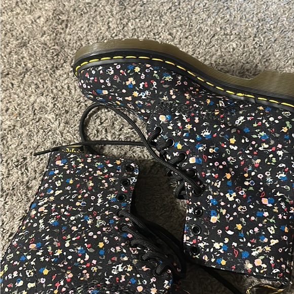 BRAND NEW Dr martins - Picture 3 of 3